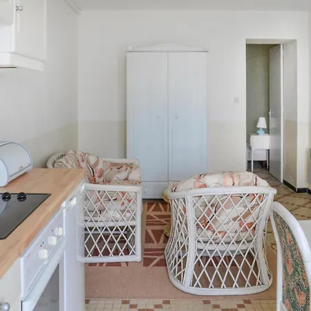 Awesome Apartment In Saussignac *