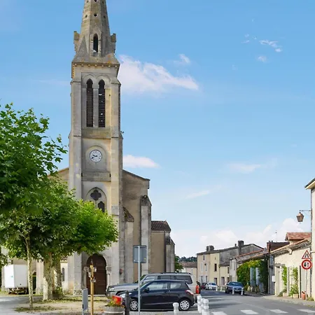 Awesome Apartment In Saussignac